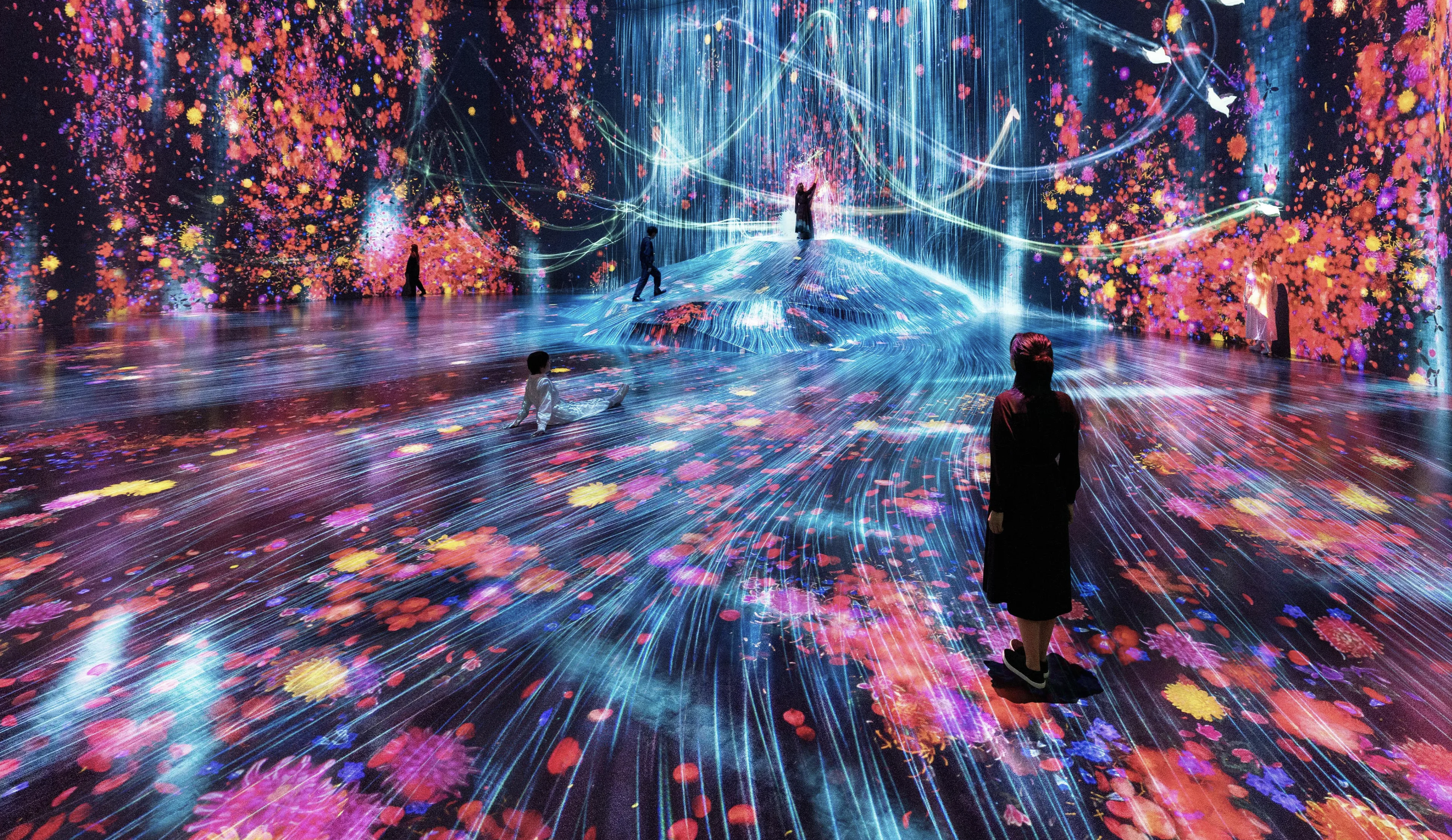 A still from teamLab Borderless in Tokyo, a world of artworks without boundaries, a museum without a map.